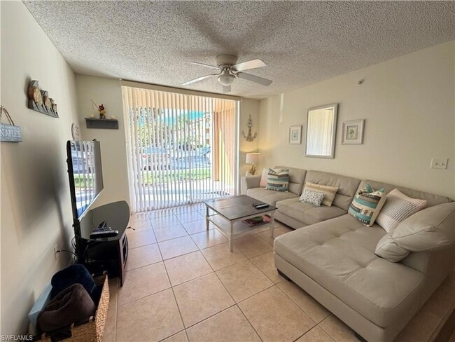 1220 Wildwood Lakes Blvd in Naples, FL - Building Photo - Building Photo