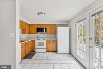 1581 Woodcrest Dr in Reston, VA - Building Photo - Building Photo