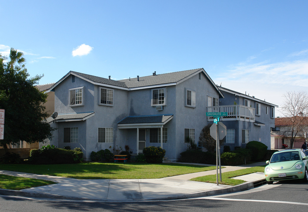 10621-10627 Chestnut St in Los Alamitos, CA - Building Photo