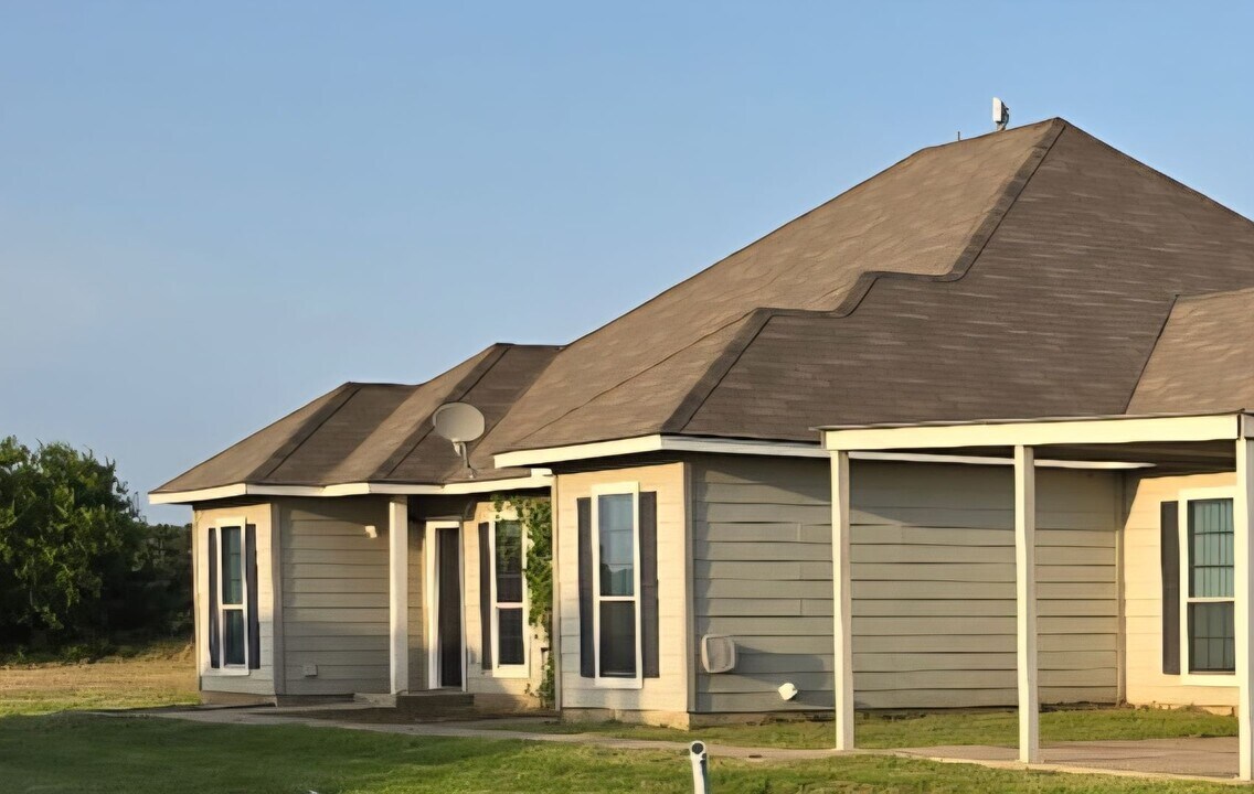 131-131 Collett Ct in Weatherford, TX - Building Photo