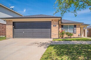 9844 Sparrow Hawk Ln in Fort Worth, TX - Building Photo