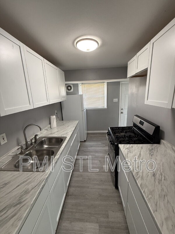 323 Shepley Dr in St. Louis, MO - Building Photo - Building Photo