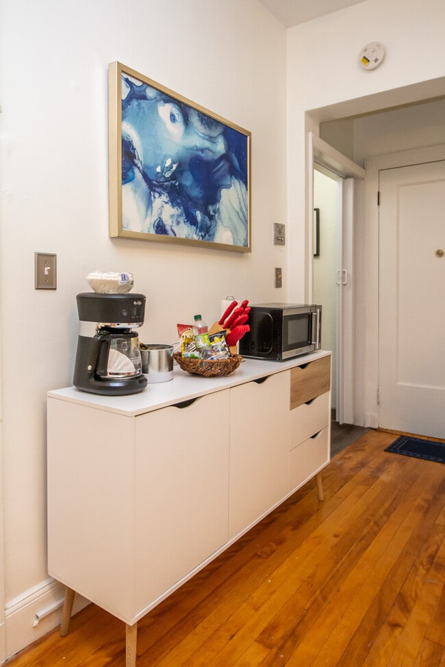 1253 Beacon St in Brookline, MA - Building Photo - Building Photo