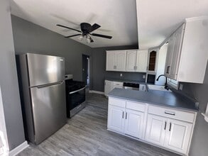 37 Blackhawk Hills Dr in Rock Island, IL - Building Photo - Building Photo