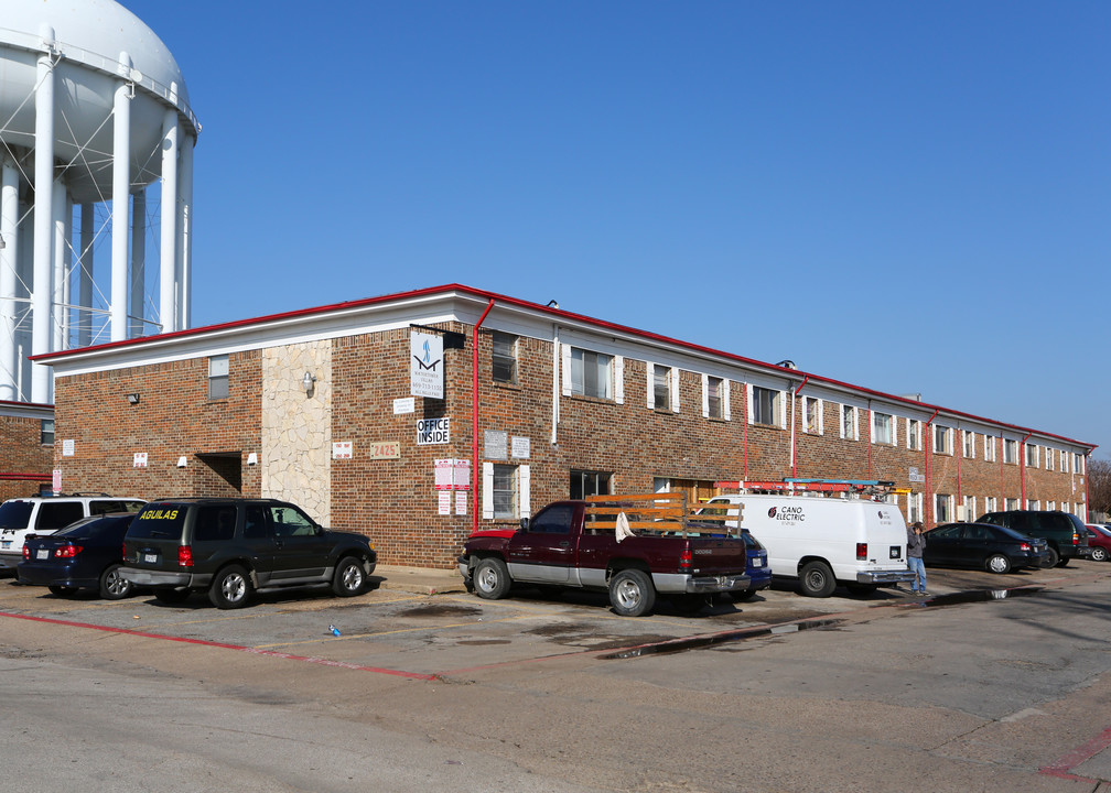 Watertower Villas in Irving, TX - Building Photo