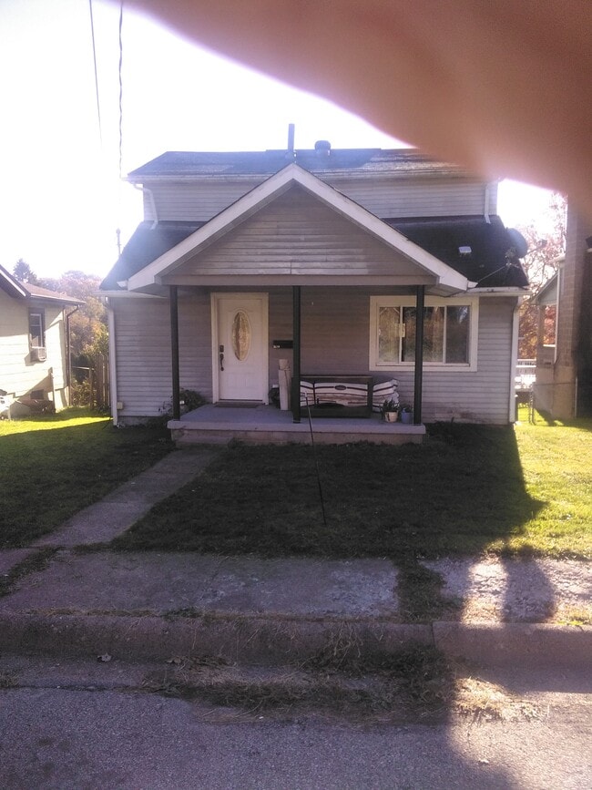 2114 Marker St in New Kensington, PA - Foto de edificio - Building Photo