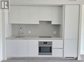 2 Erskine Rd in Mississauga, ON - Building Photo - Building Photo