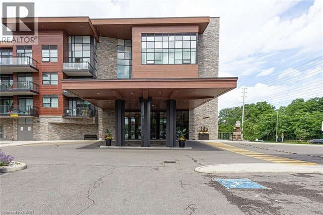 1575 Lakeshore Rd W in Mississauga, ON - Building Photo - Building Photo