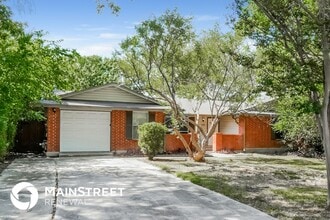 110 Simler St in San Antonio, TX - Building Photo - Building Photo