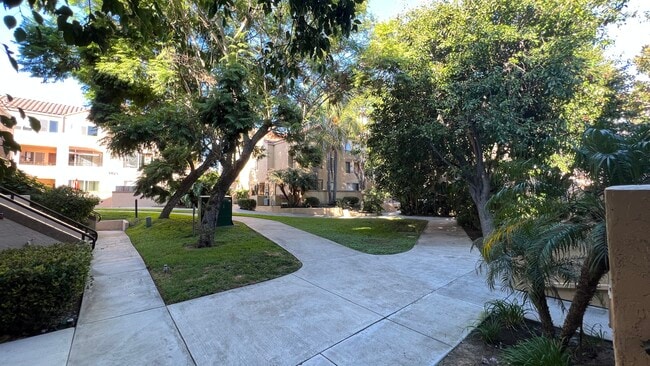 3927 Nobel Dr in San Diego, CA - Building Photo - Building Photo