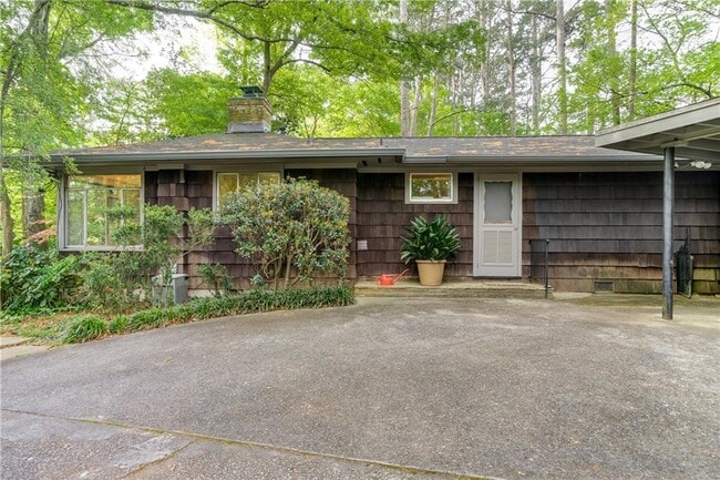 property at 796 Wesley Dr NW