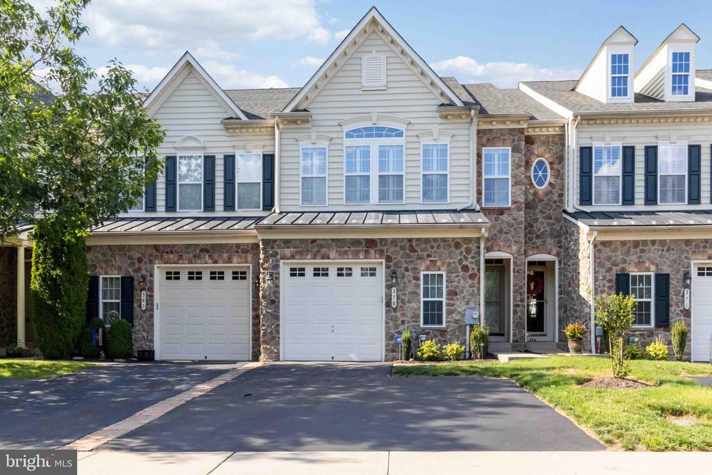 378 Village Way in Chalfont, PA - Foto de edificio