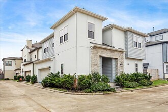 12025 Royal Oaks Run Dr in Houston, TX - Building Photo - Building Photo
