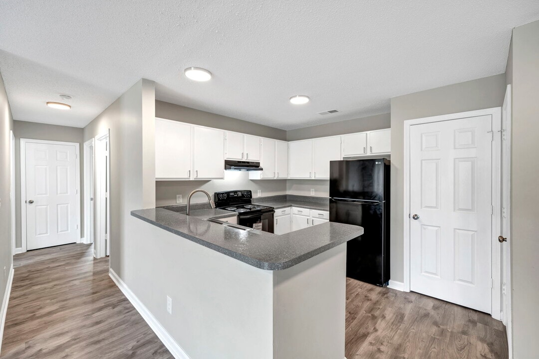 Elm Creek Apartments in Swansea, SC - Building Photo