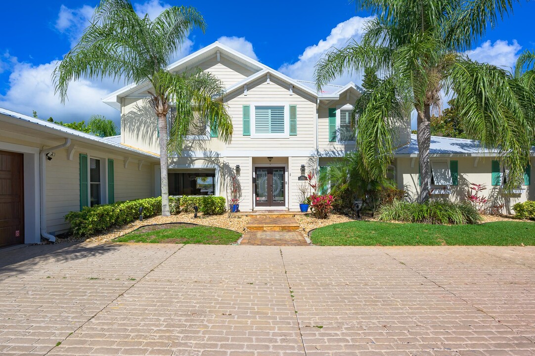1130 John Anderson Dr in Ormond Beach, FL - Building Photo