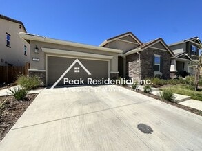 3225 Willowick Way in Folsom, CA - Building Photo - Building Photo