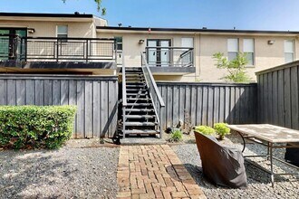 7736 Meadow Rd, Unit 203 in Dallas, TX - Building Photo - Building Photo