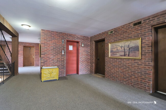 100 Clubhouse Ln in Lake Zurich, IL - Building Photo - Building Photo