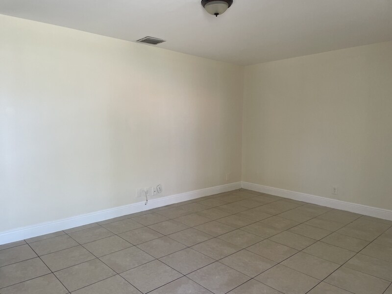 2830 Avenue S in Riviera Beach, FL - Building Photo