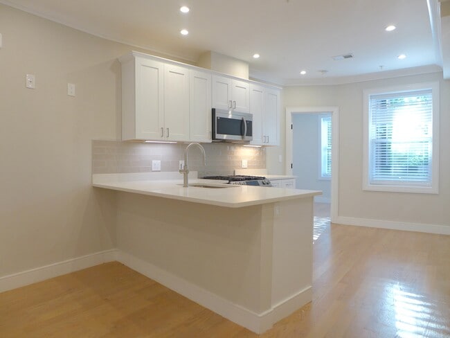 164 Kelton St, Unit 6