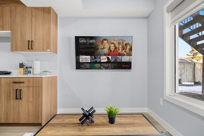 142 Canoe Crescent SW