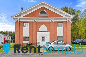 303 W High St in Woodstock, VA - Foto de edificio - Building Photo