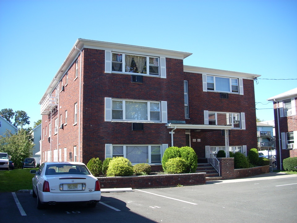 555-563 Green St in Elizabeth, NJ - Building Photo