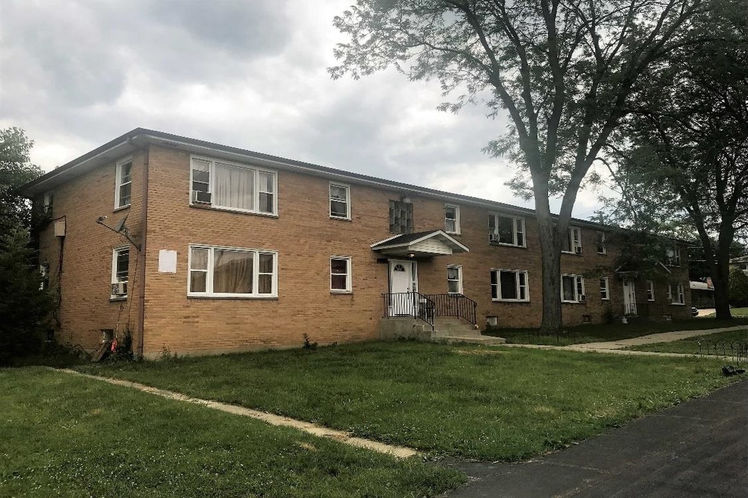 2617 W Cornelia Ave in Waukegan, IL - Foto de edificio