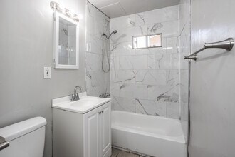 819 W 137th St in Compton, CA - Building Photo - Interior Photo