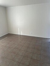 4961 Apollostar Ct, Unit 2 in Las Vegas, NV - Building Photo - Building Photo
