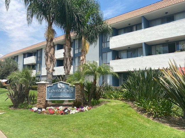 Covina Grand in Covina, CA - Foto de edificio - Building Photo