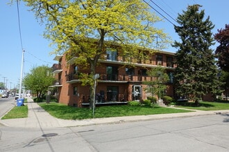 50 Hilda Av in Hamilton, ON - Building Photo - Building Photo