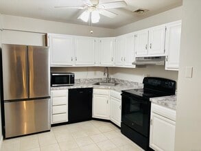 507 Twin Circle Dr in South Windsor, CT - Building Photo - Building Photo