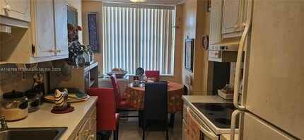 2649 NW 48th Terrace in Lauderdale Lakes, FL - Building Photo - Building Photo