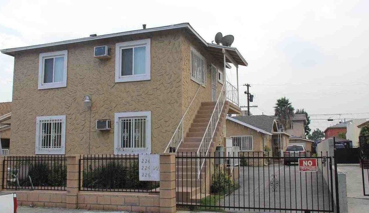 224 E Avenue 42 in Los Angeles, CA - Building Photo