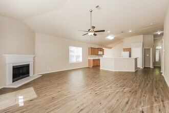 1013 Crane Cir in Saginaw, TX - Building Photo - Building Photo