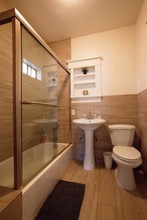 142 Bonito Ave in Long Beach, CA - Foto de edificio - Building Photo