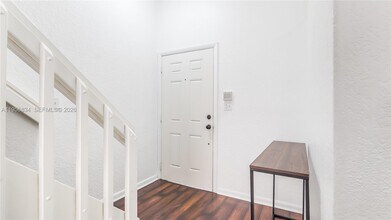 20820 San Simeon Way in Miami, FL - Building Photo - Building Photo