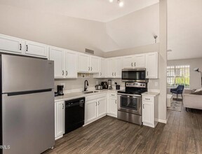 5960 W Oregon Ave, Unit 120 in Glendale, AZ - Building Photo - Building Photo