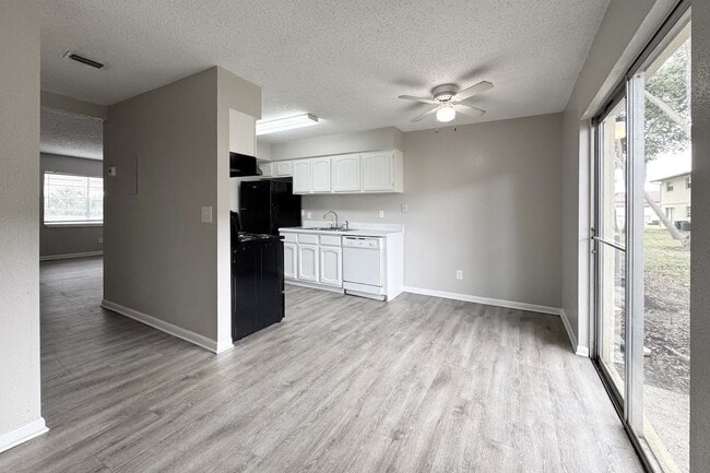 Ridge Apartments in Daytona Beach, FL - Foto de edificio - Building Photo