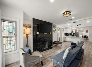 2859 W Brooklyn Ave in Dallas, TX - Building Photo - Building Photo