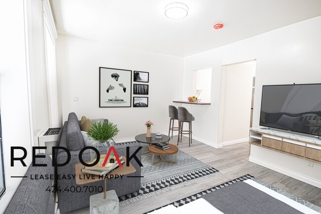 692 Valencia St in Los Angeles, CA - Building Photo - Building Photo