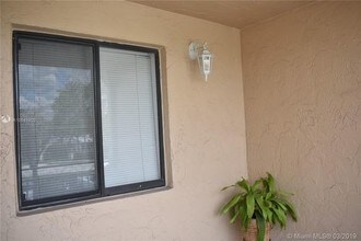 286 Racquet Club Rd-Unit -2J2 in Weston, FL - Building Photo - Building Photo