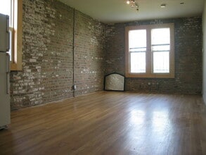 3213 S Lituanica Ave in Chicago, IL - Building Photo - Building Photo