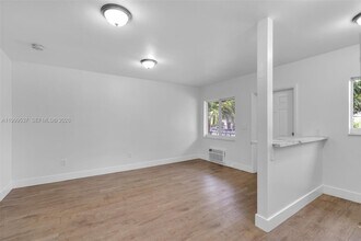 5549 NE Miami Ct in Miami, FL - Building Photo - Building Photo