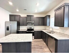 4235 W Santa Fe St in Fayetteville, AR - Building Photo - Building Photo