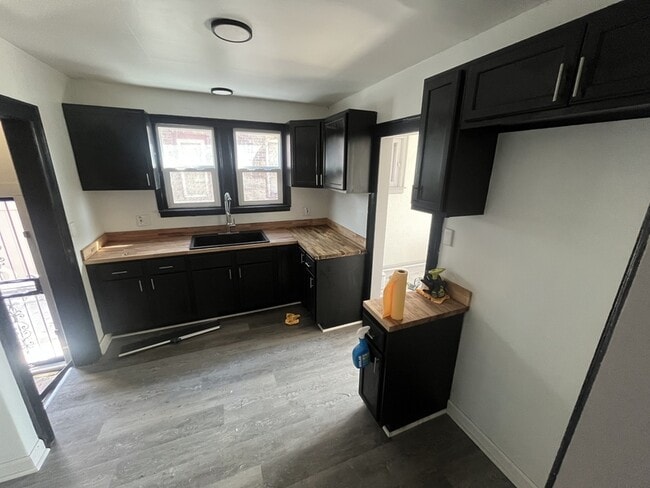 9142 Yorkshire Rd in Detroit, MI - Building Photo - Building Photo