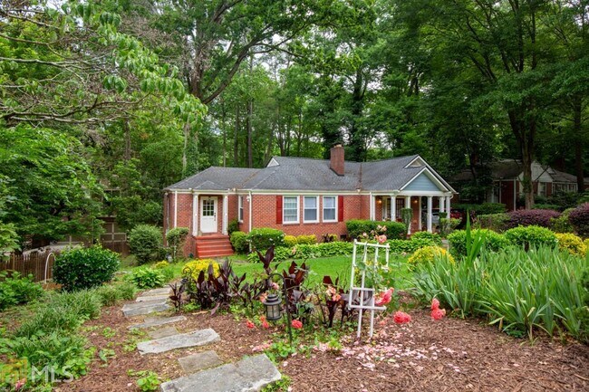 656 Timm Valley Rd NE in Atlanta, GA - Foto de edificio - Building Photo