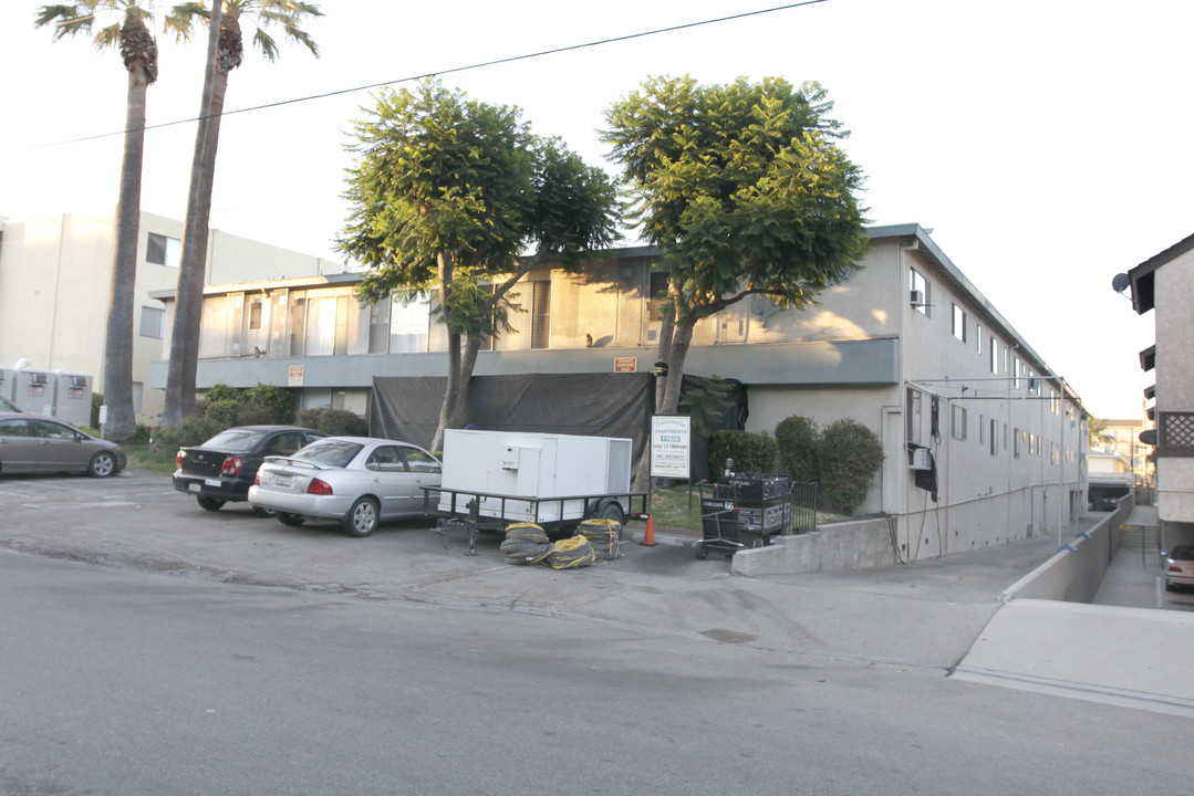 Granada Apartments in North Hollywood, CA - Building Photo