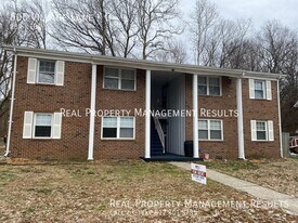 606 Village Ln in Newburgh, IN - Building Photo